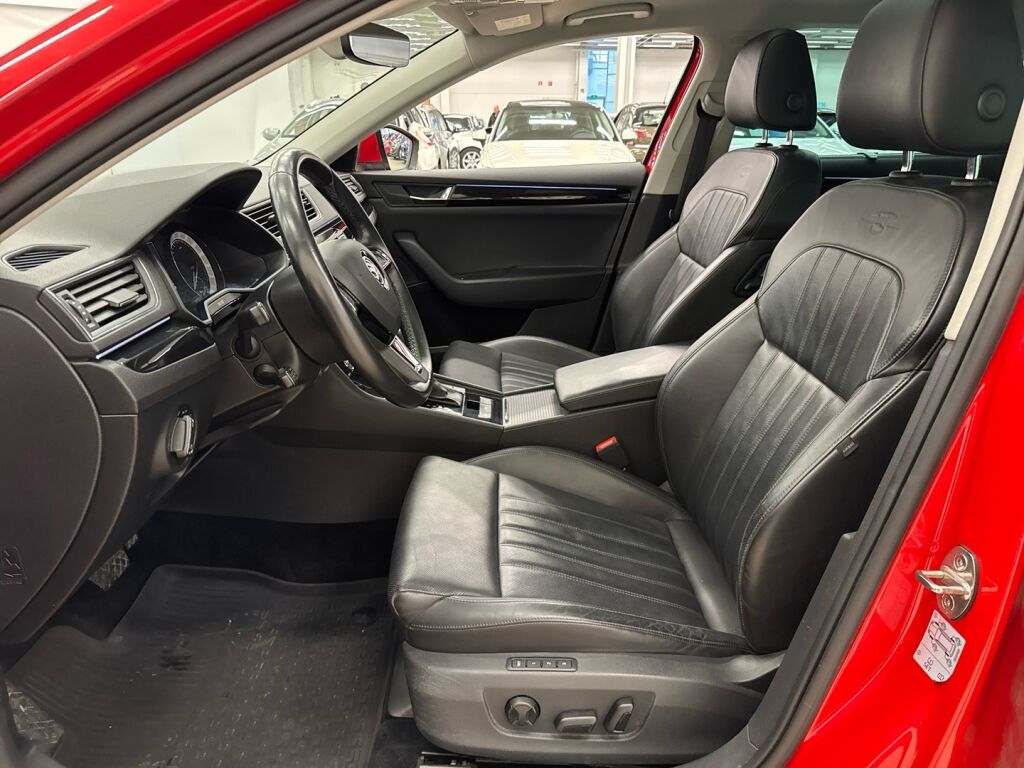 Skoda Superb 2016 Punainen