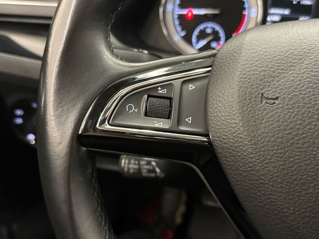 Skoda Superb 2016 Punainen