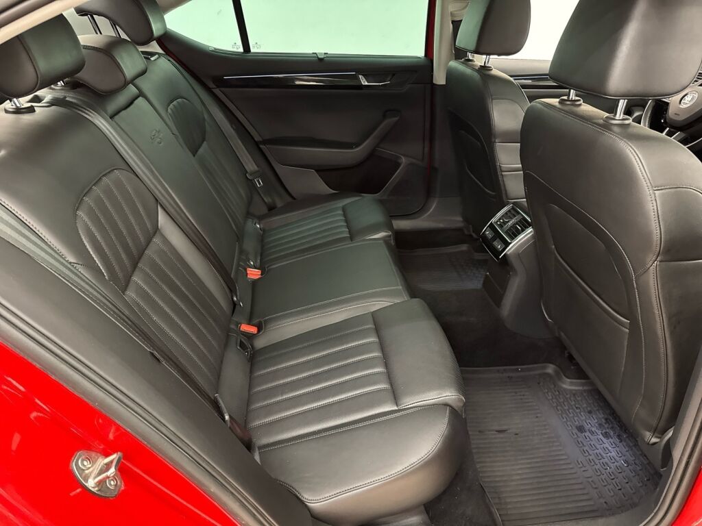 Skoda Superb 2016 Punainen