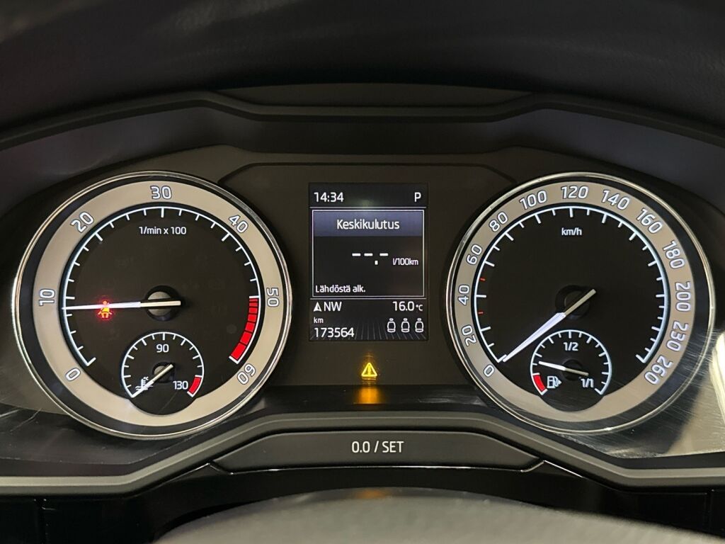 Skoda Superb 2016 Punainen