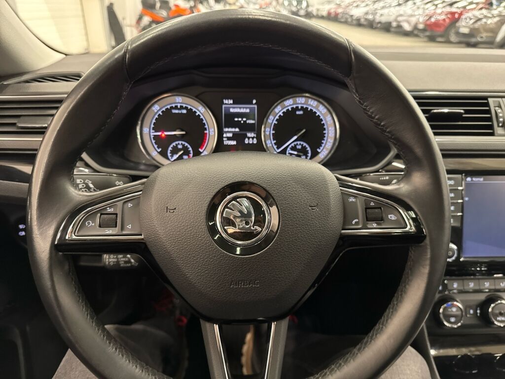 Skoda Superb 2016 Punainen