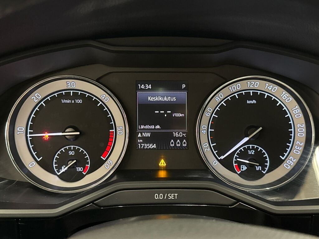 Skoda Superb 2016 Punainen