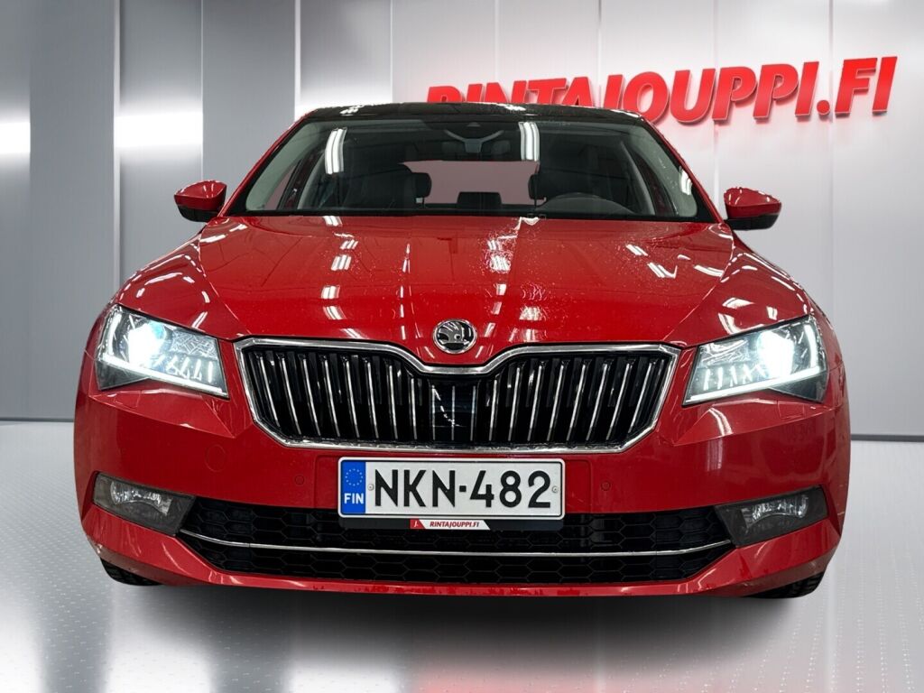 Skoda Superb 2016 Punainen