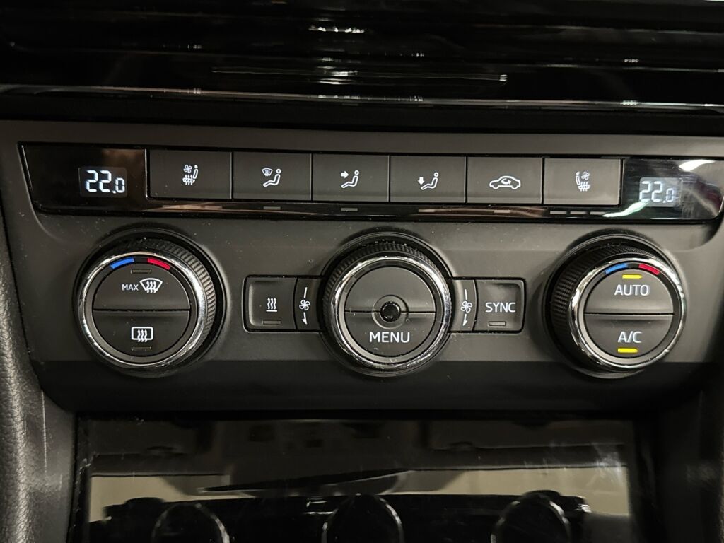 Skoda Superb 2016 Punainen