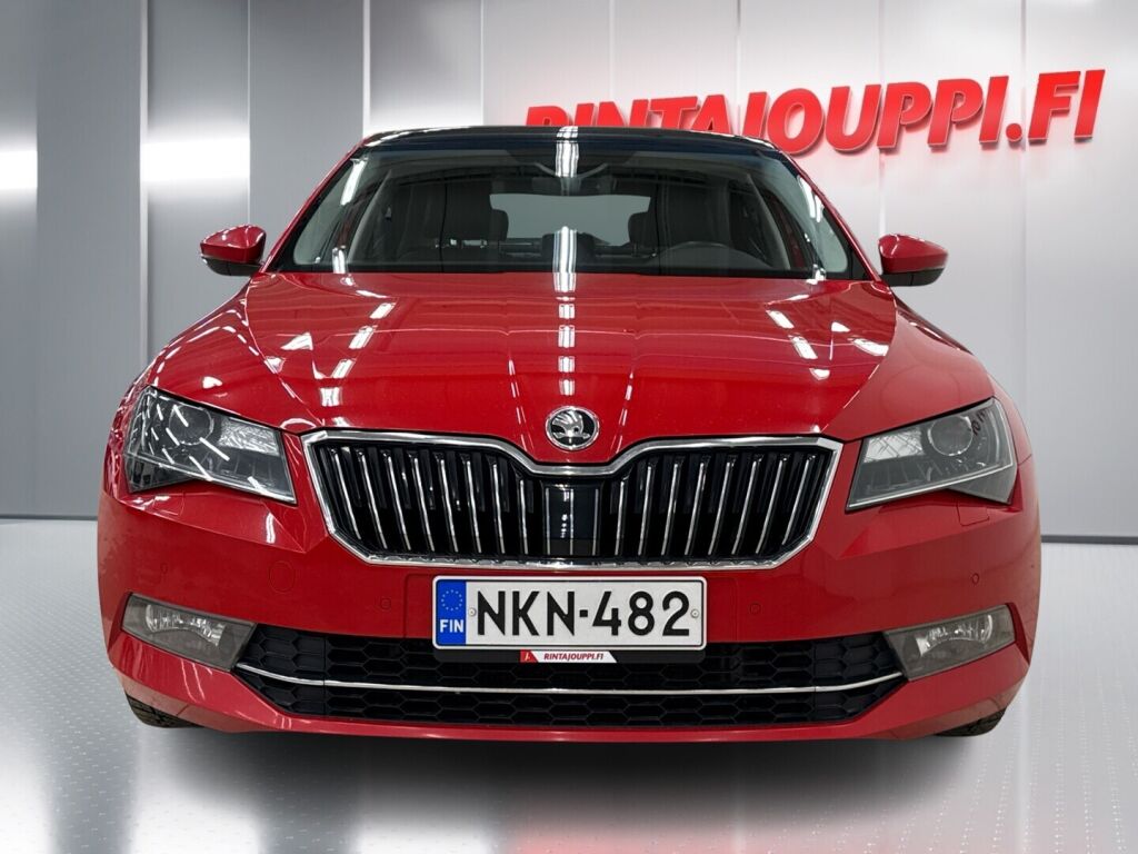 Skoda Superb 2016 Punainen