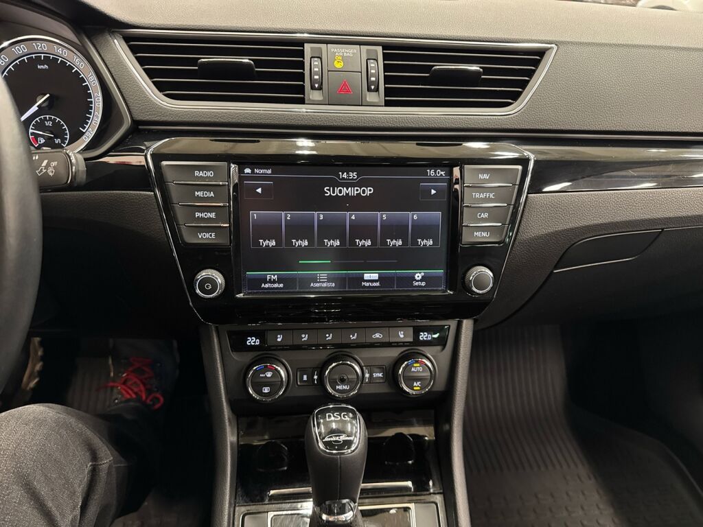 Skoda Superb 2016 Punainen