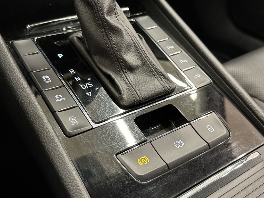 Skoda Superb 2016 Punainen