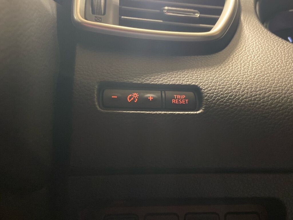 Nissan Qashqai 2016 Punainen