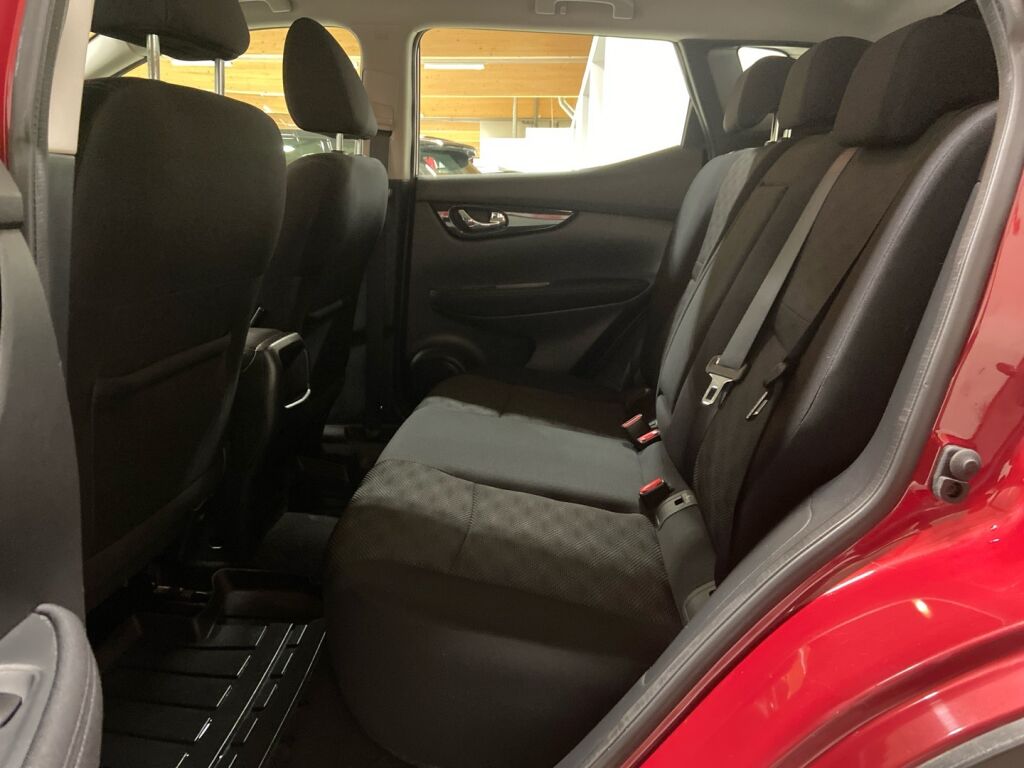 Nissan Qashqai 2016 Punainen