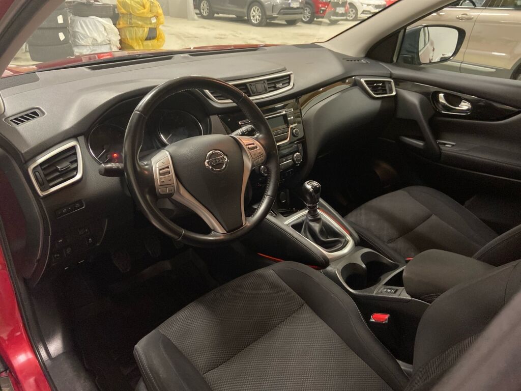 Nissan Qashqai 2016 Punainen