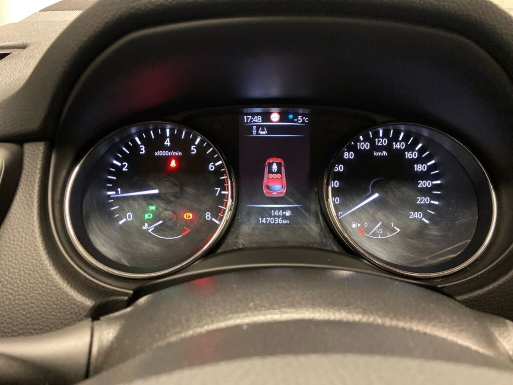 Nissan Qashqai 2016 Punainen