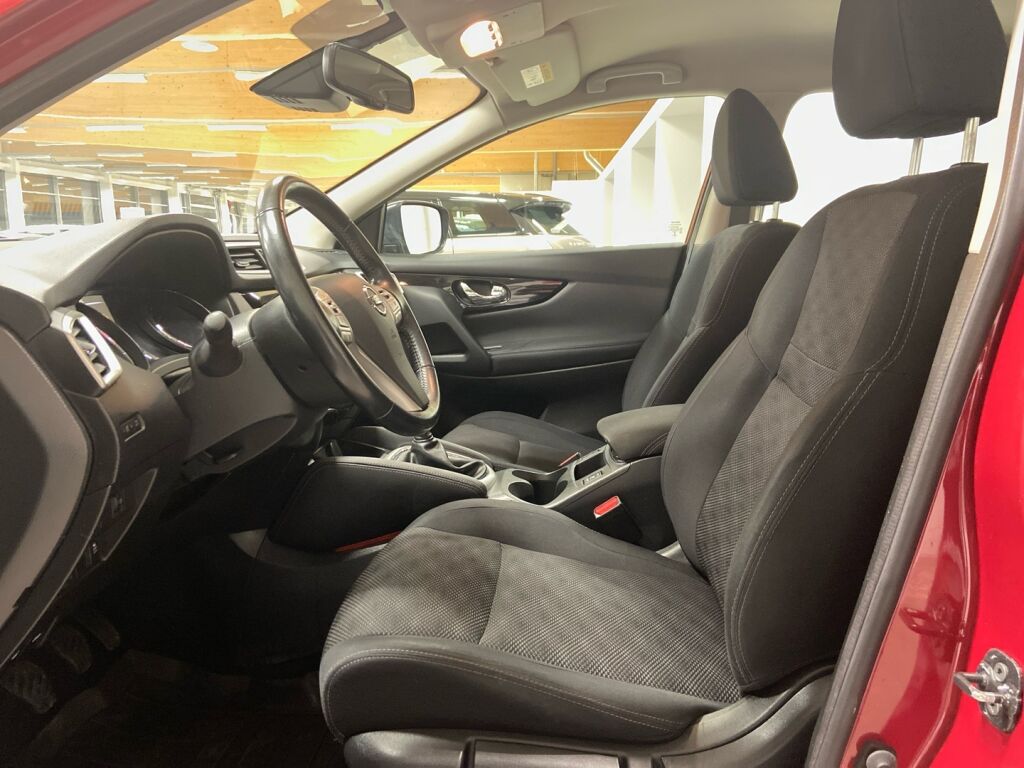 Nissan Qashqai 2016 Punainen