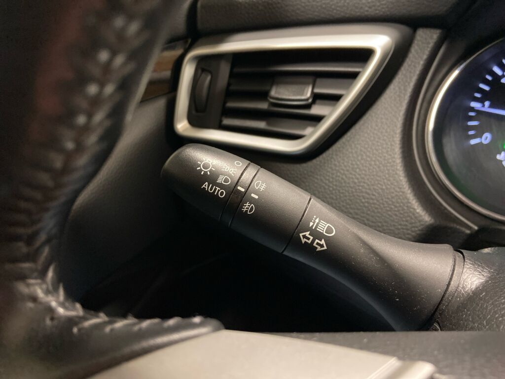 Nissan Qashqai 2016 Punainen