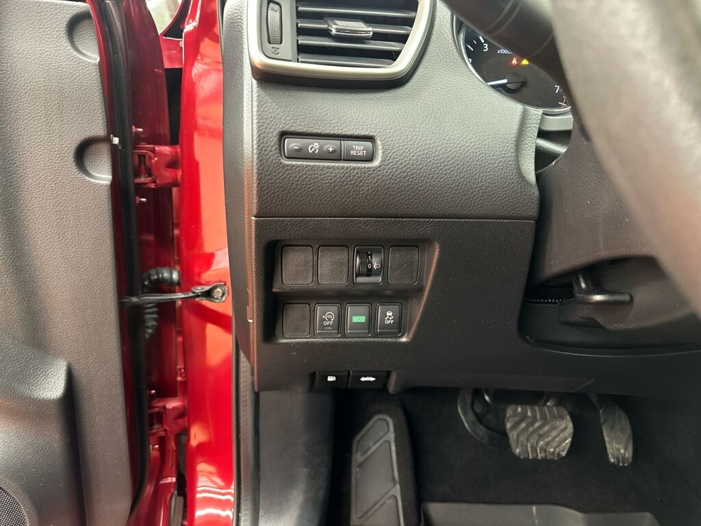 Nissan Qashqai 2016 Punainen