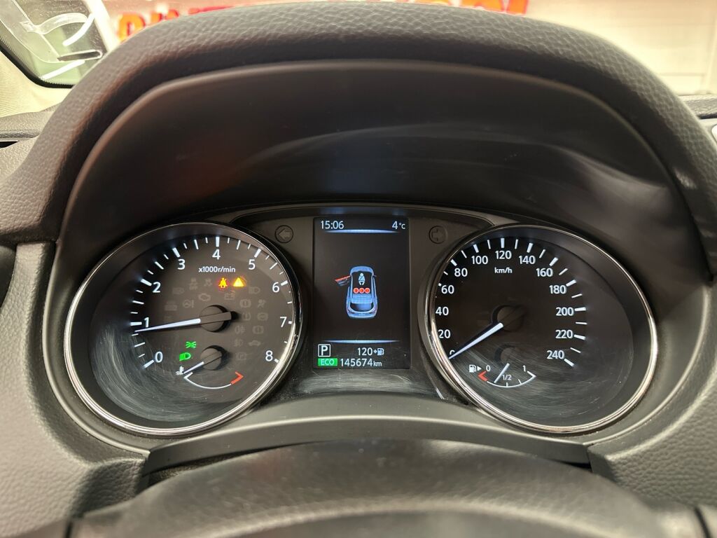 Nissan Qashqai 2016 Punainen