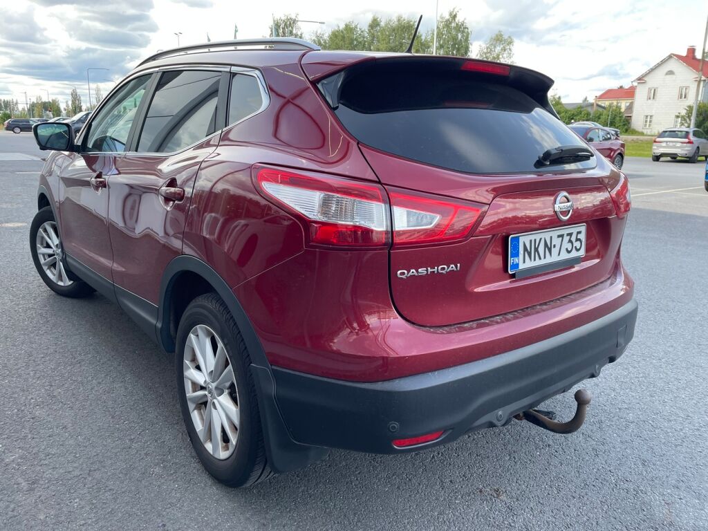Nissan Qashqai 2016 Punainen