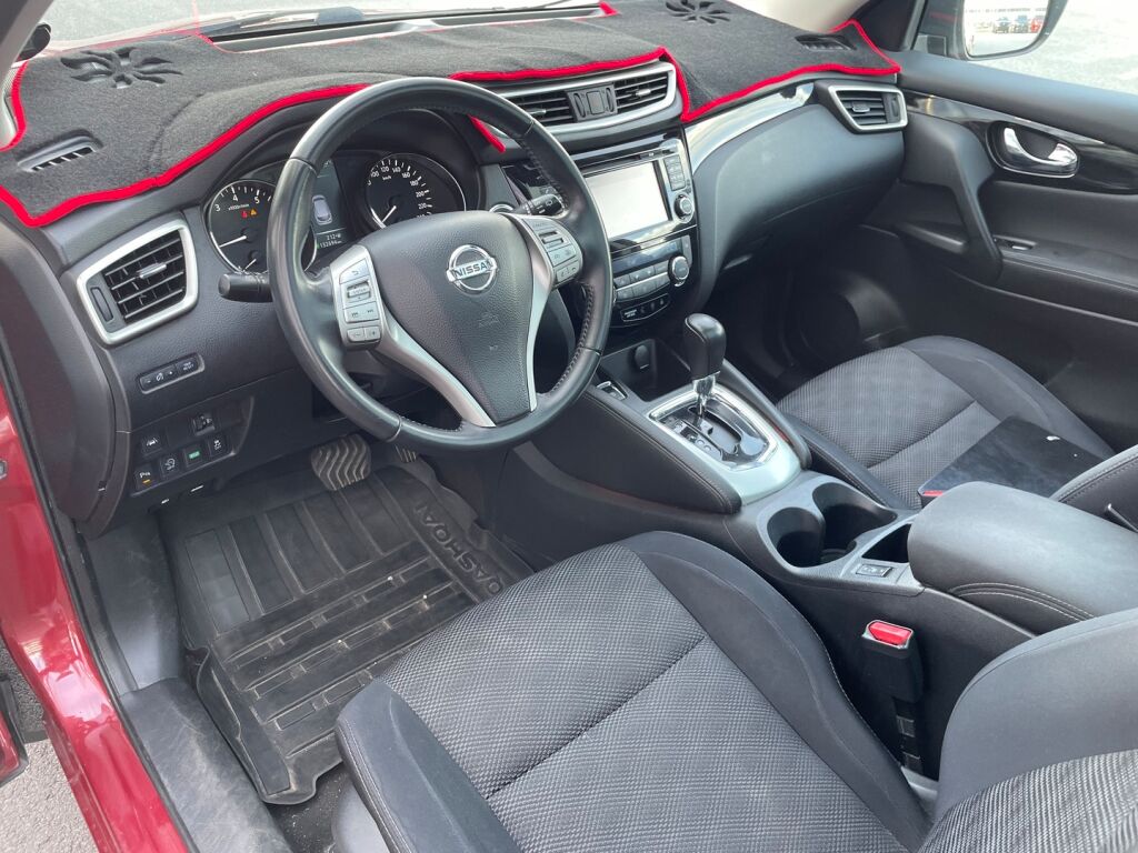 Nissan Qashqai 2016 Punainen