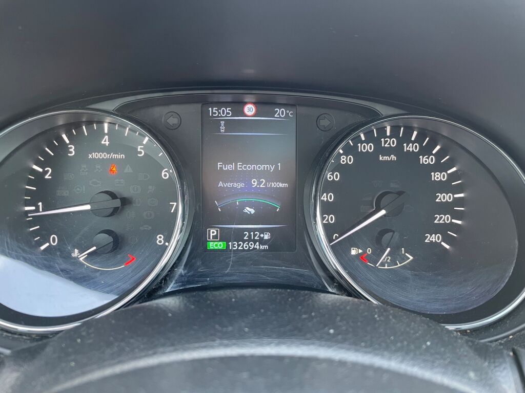 Nissan Qashqai 2016 Punainen