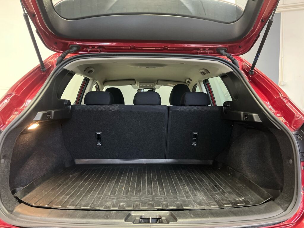 Nissan Qashqai 2016 Punainen