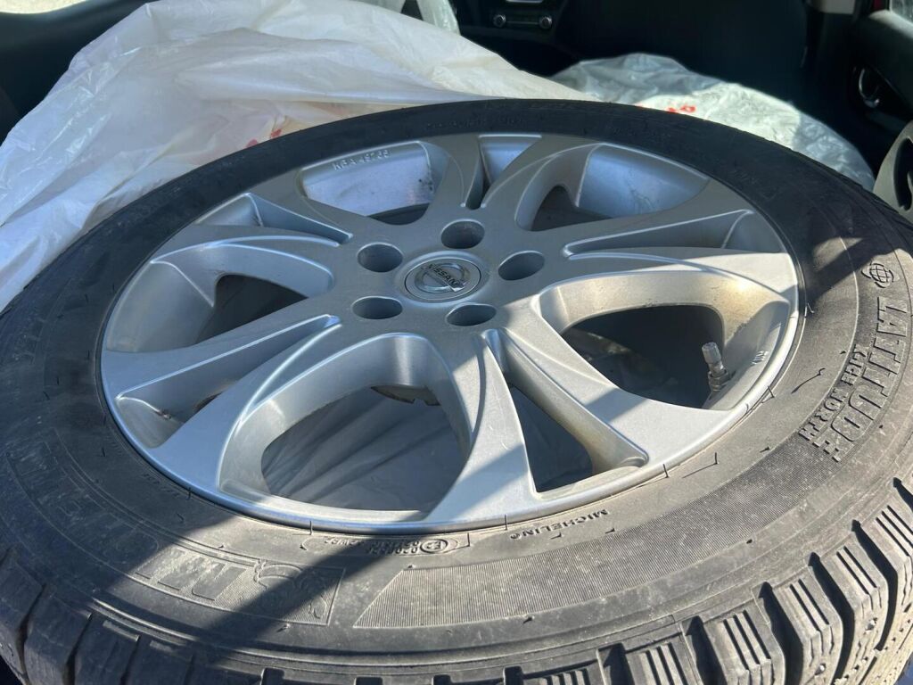 Nissan Qashqai 2016 Punainen