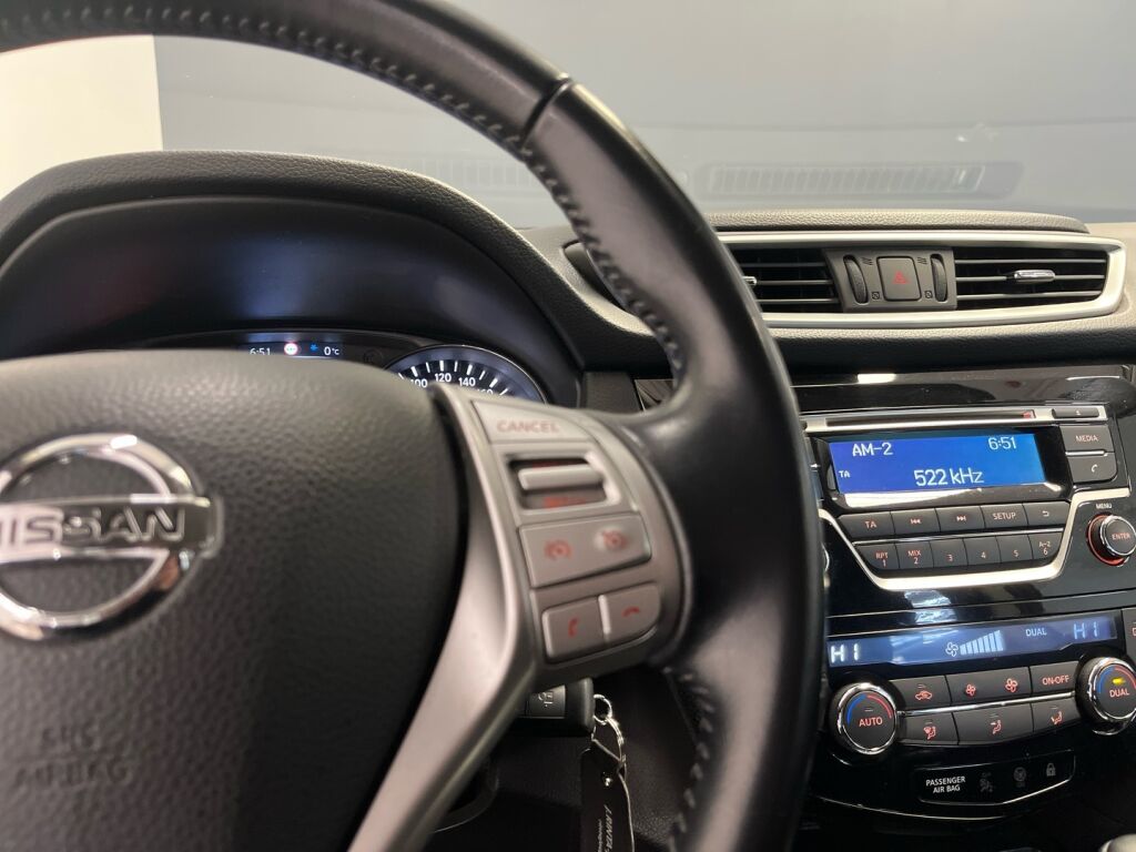 Nissan Qashqai 2016 Punainen