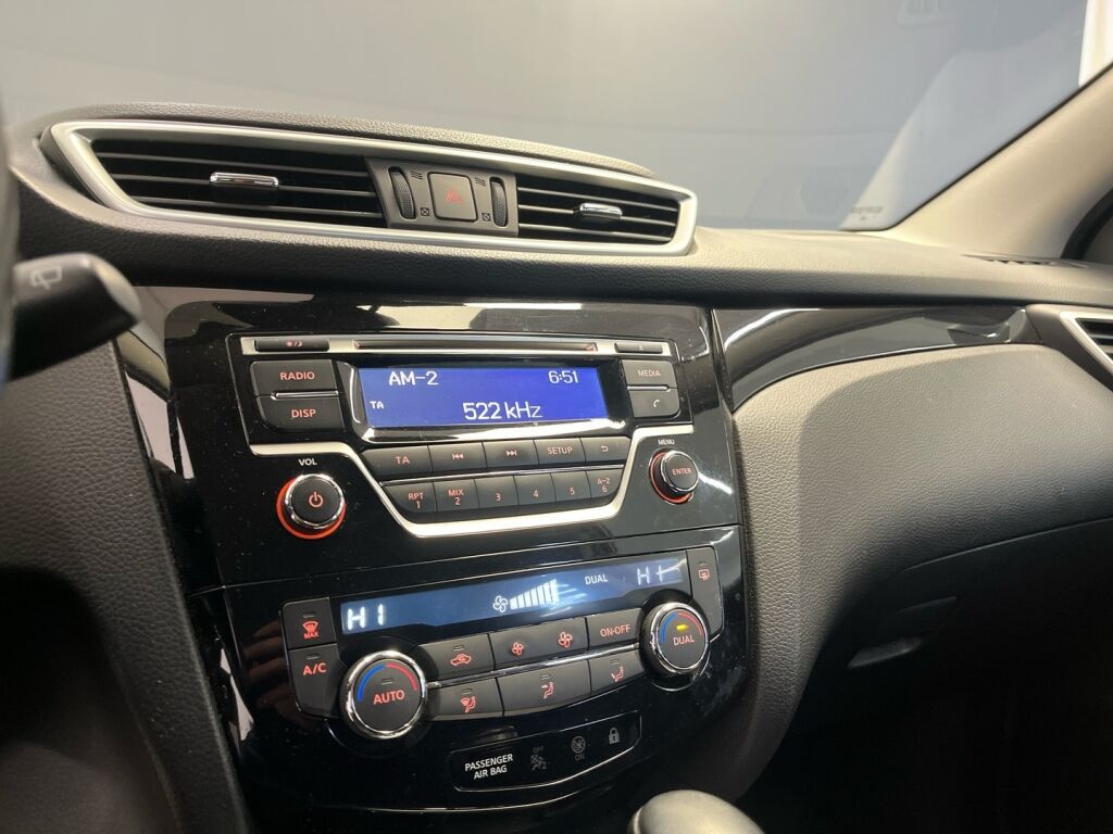 Nissan Qashqai 2016 Punainen