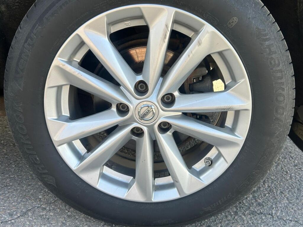 Nissan Qashqai 2016 Punainen