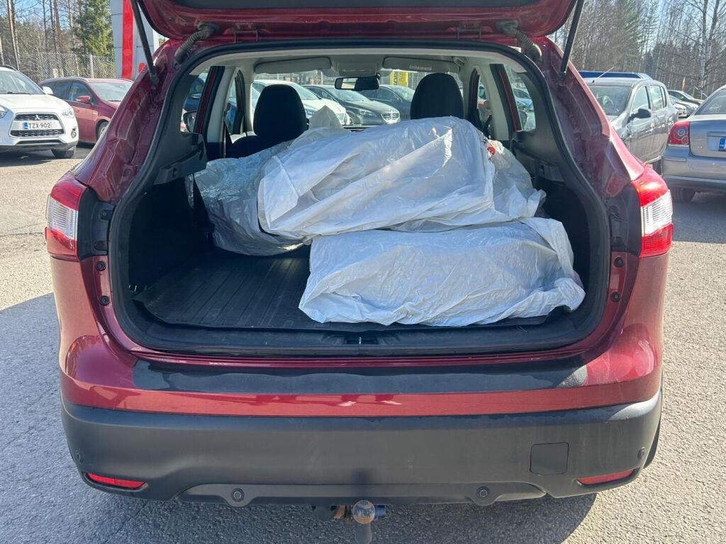 Nissan Qashqai 2016 Punainen