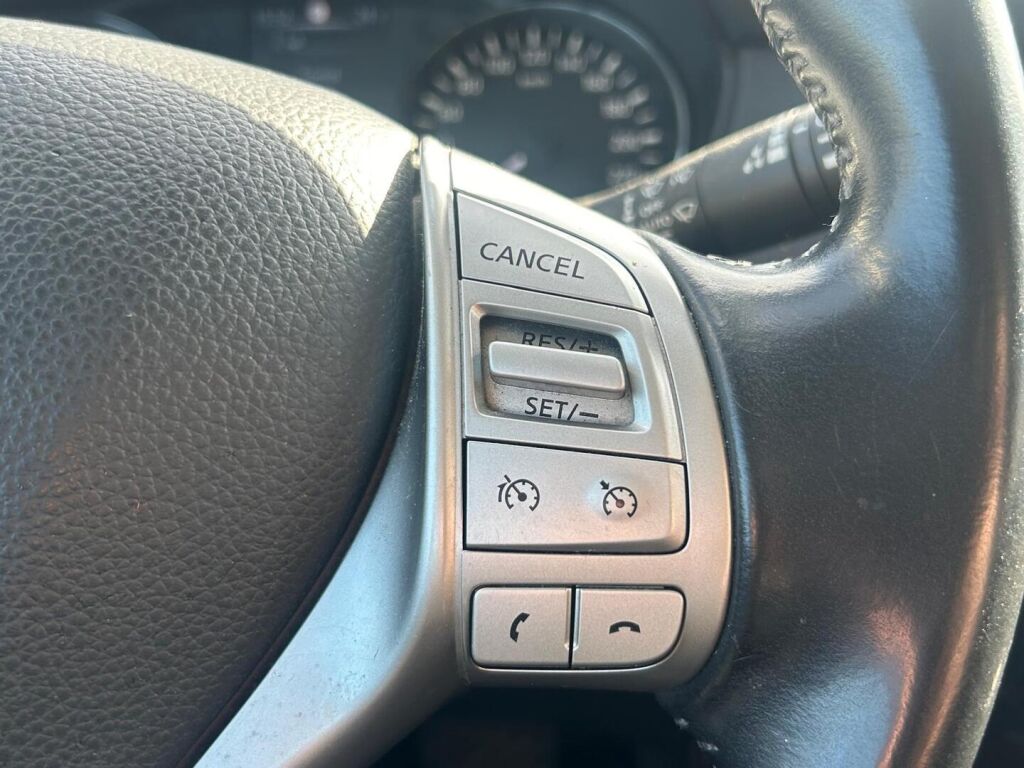 Nissan Qashqai 2016 Punainen