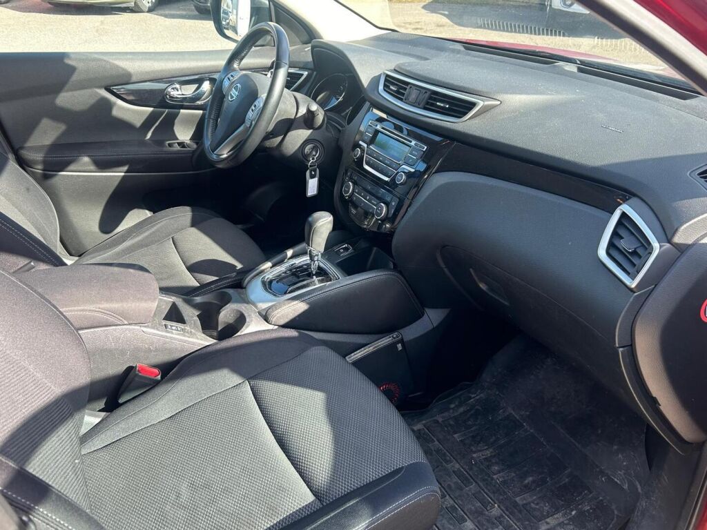 Nissan Qashqai 2016 Punainen