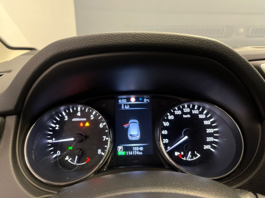 Nissan Qashqai 2016 Punainen