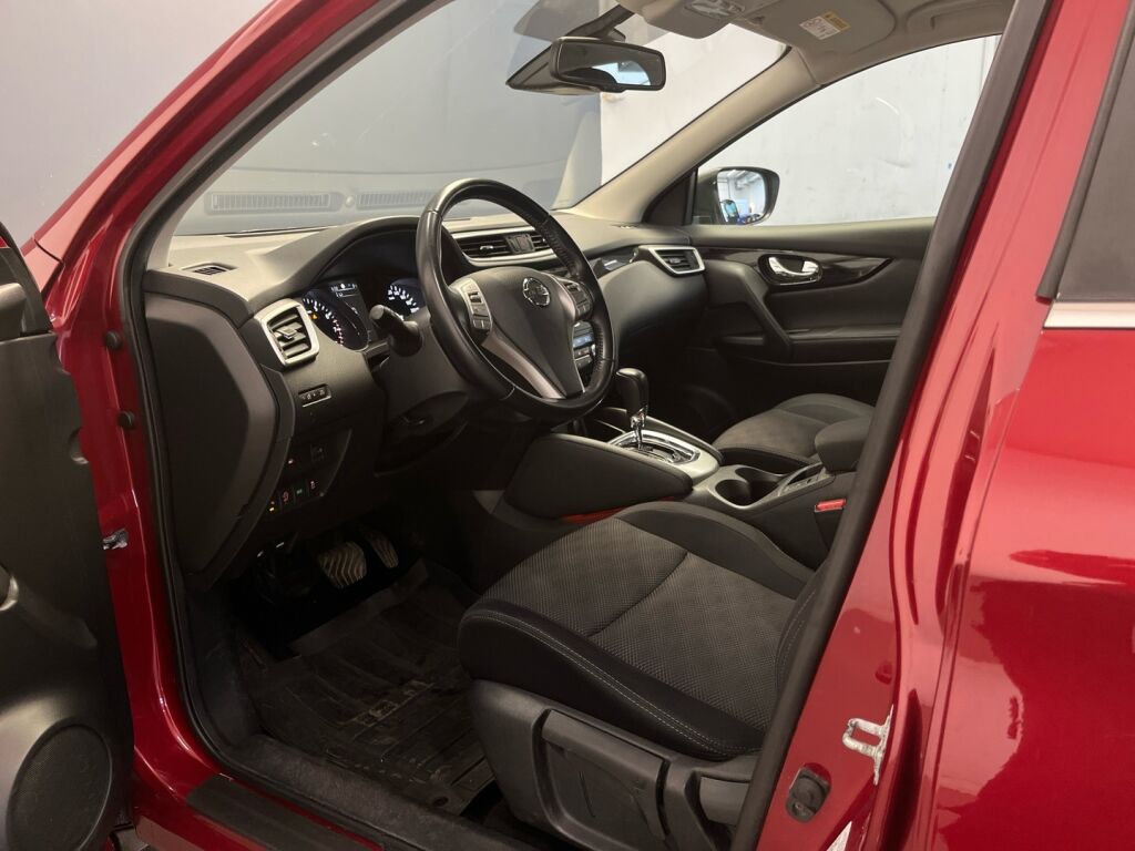 Nissan Qashqai 2016 Punainen