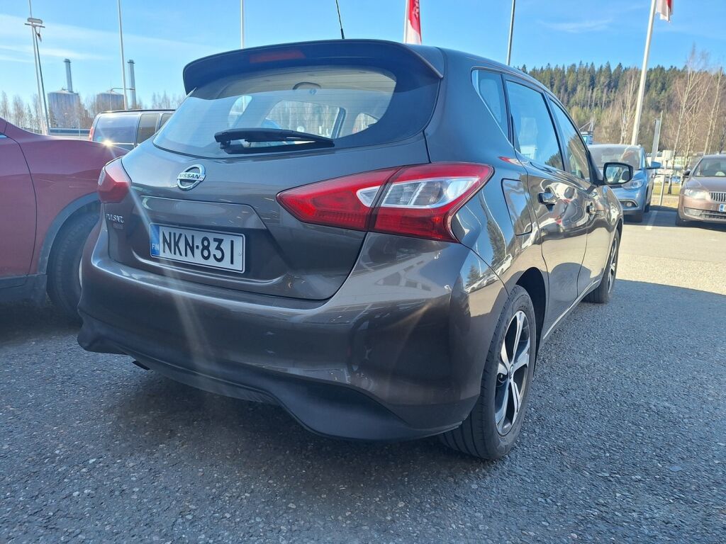 Nissan Pulsar 2016 Ruskea (beige)