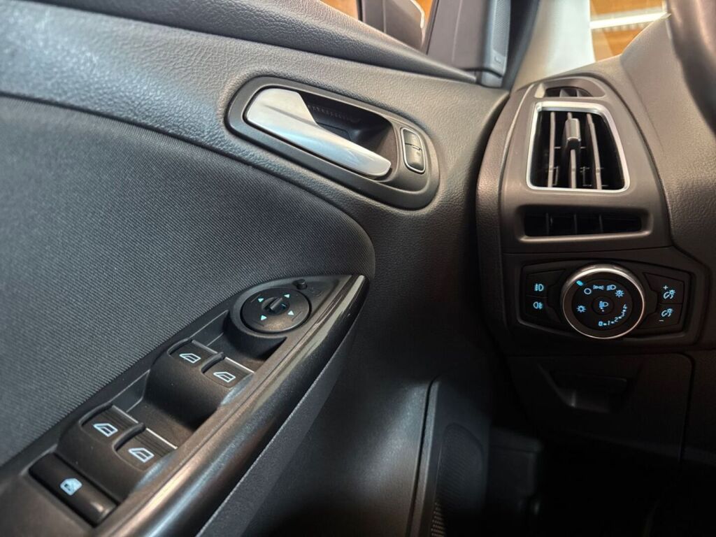 Ford Focus 2016 Harmaa