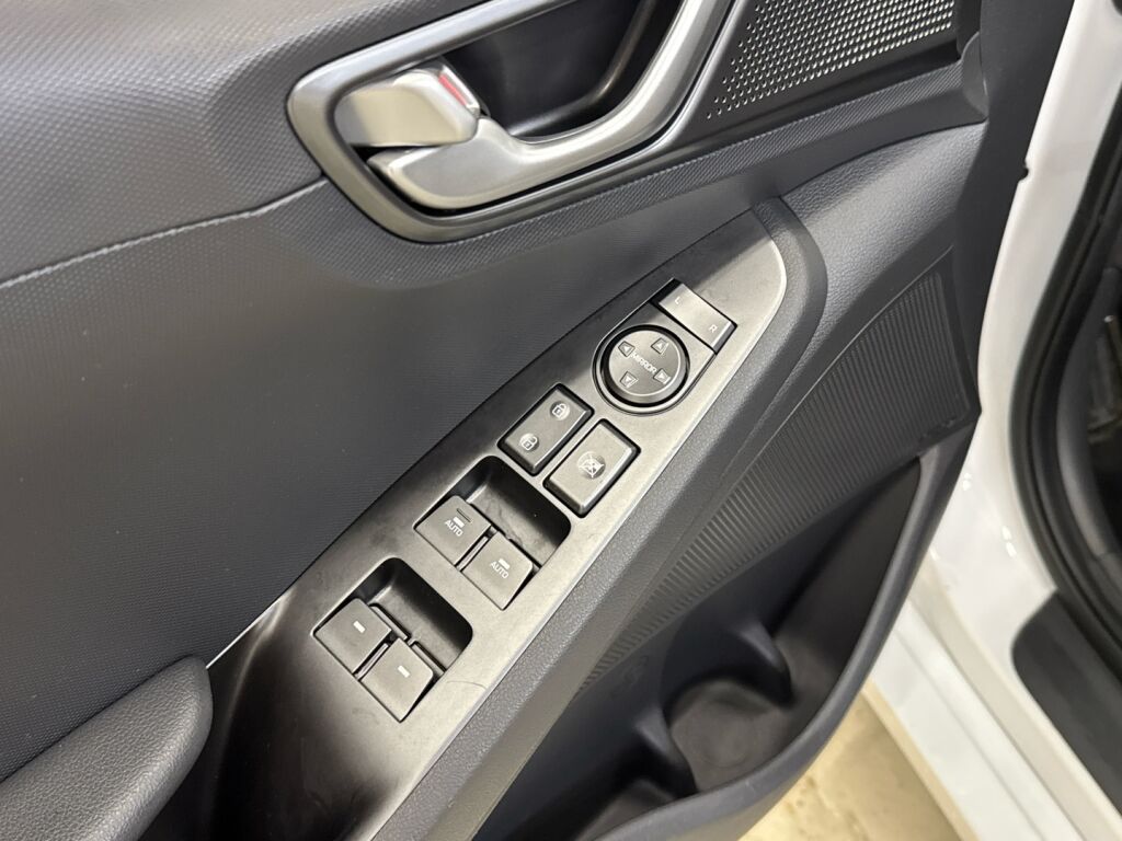 Hyundai IONIQ plug-in 2021 Valkoinen