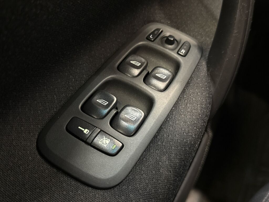 Volvo V70 2006 Sininen