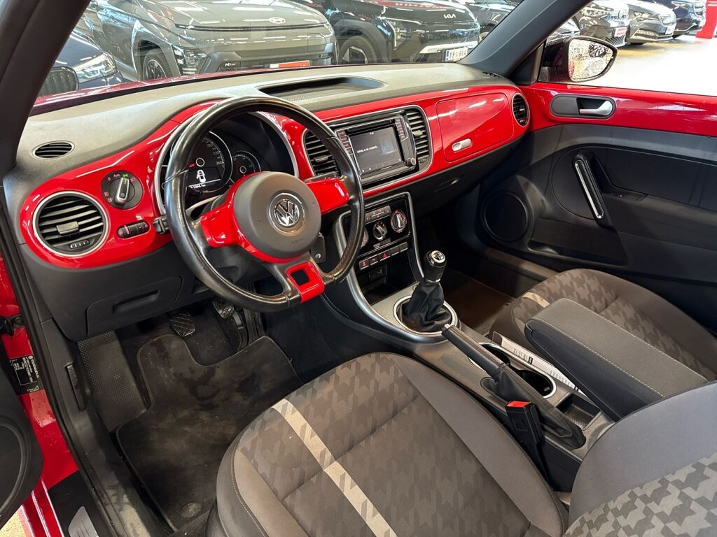 Volkswagen Beetle 2017 Punainen