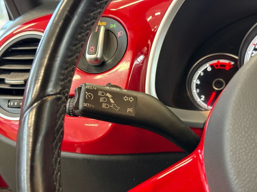 Volkswagen Beetle 2017 Punainen