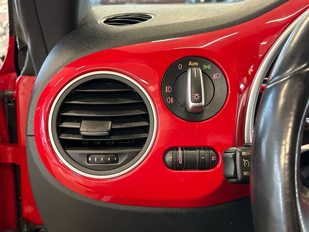 Volkswagen Beetle 2017 Punainen