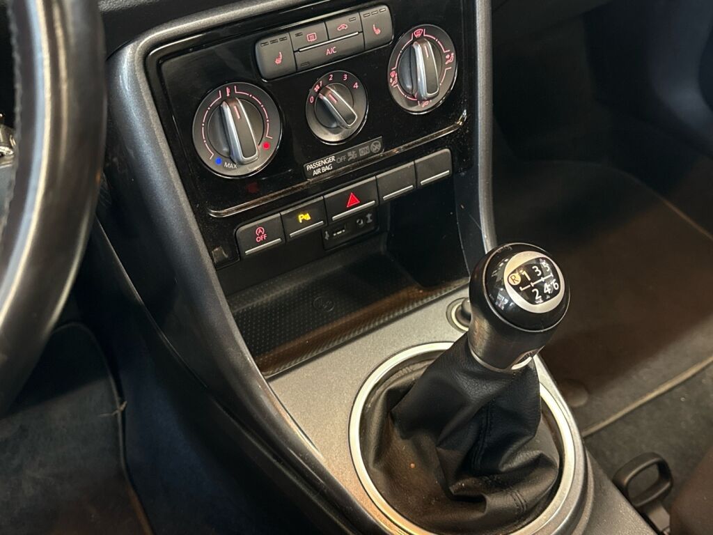 Volkswagen Beetle 2017 Punainen