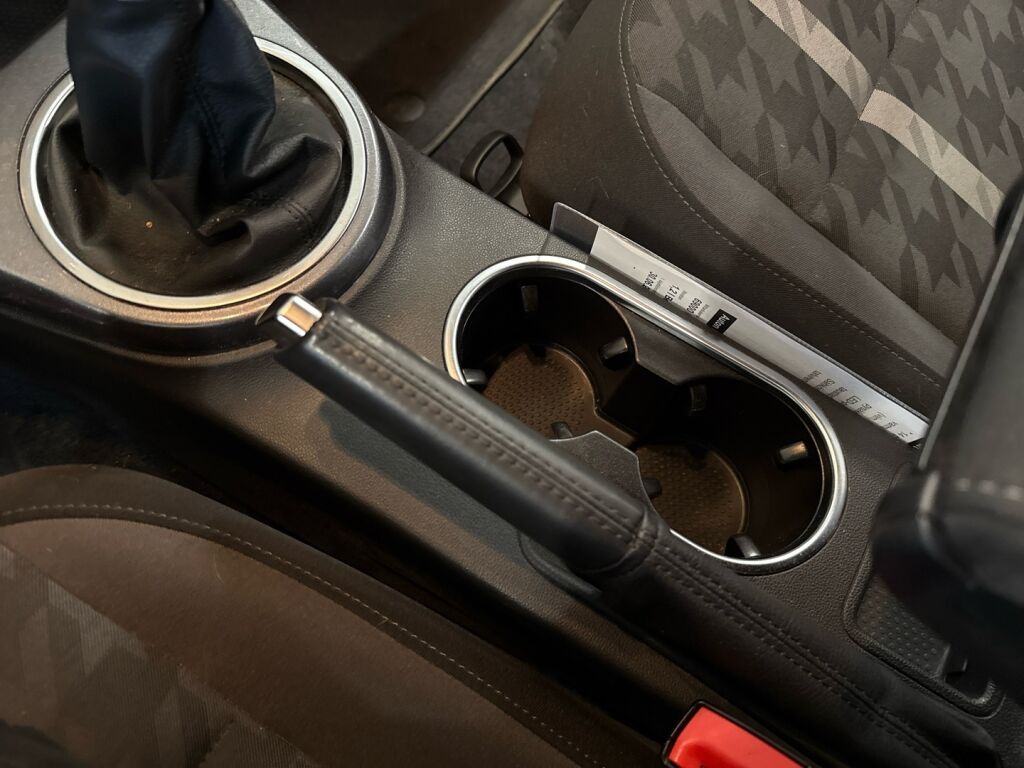 Volkswagen Beetle 2017 Punainen