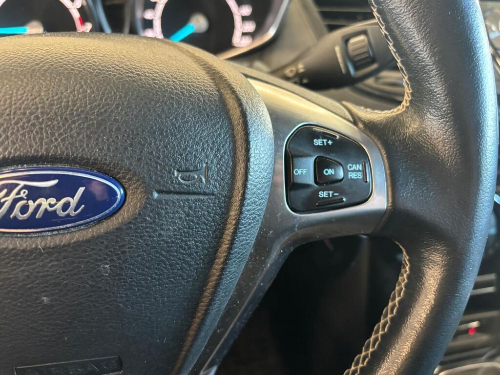 Ford Fiesta 2017 Punainen