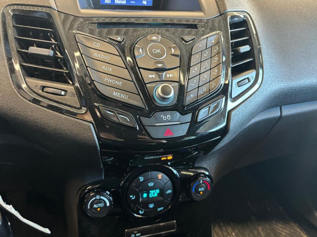 Ford Fiesta 2017 Punainen