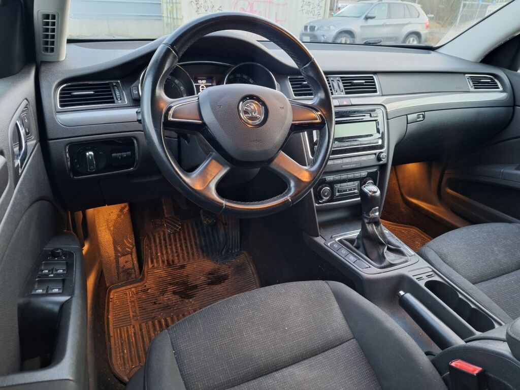 Skoda Superb 2015 Valkoinen