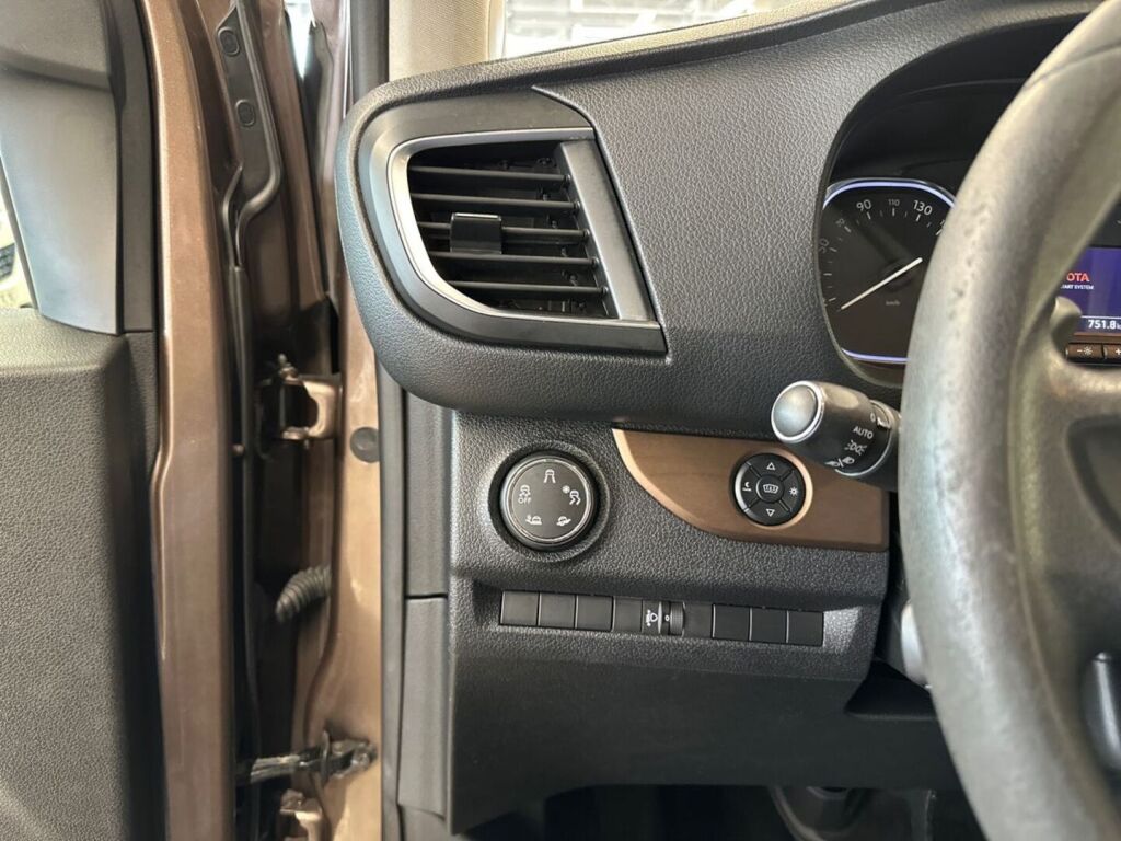 Toyota Proace Verso 2017 Ruskea (beige)