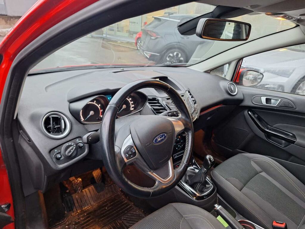 Ford Fiesta 2017 Punainen