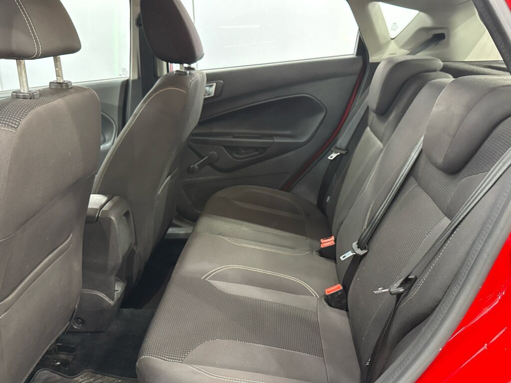 Ford Fiesta 2017 Punainen