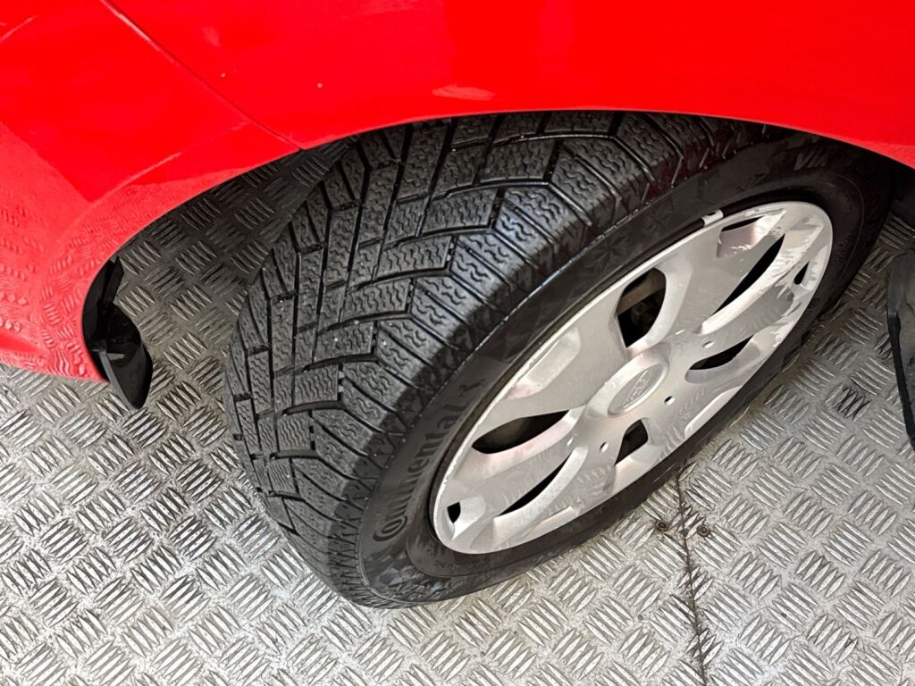 Ford Fiesta 2017 Punainen