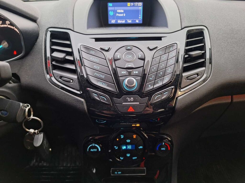 Ford Fiesta 2017 Punainen