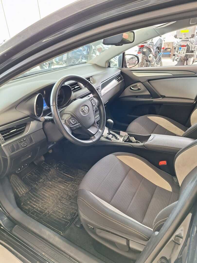 Toyota Avensis 2017 Harmaa